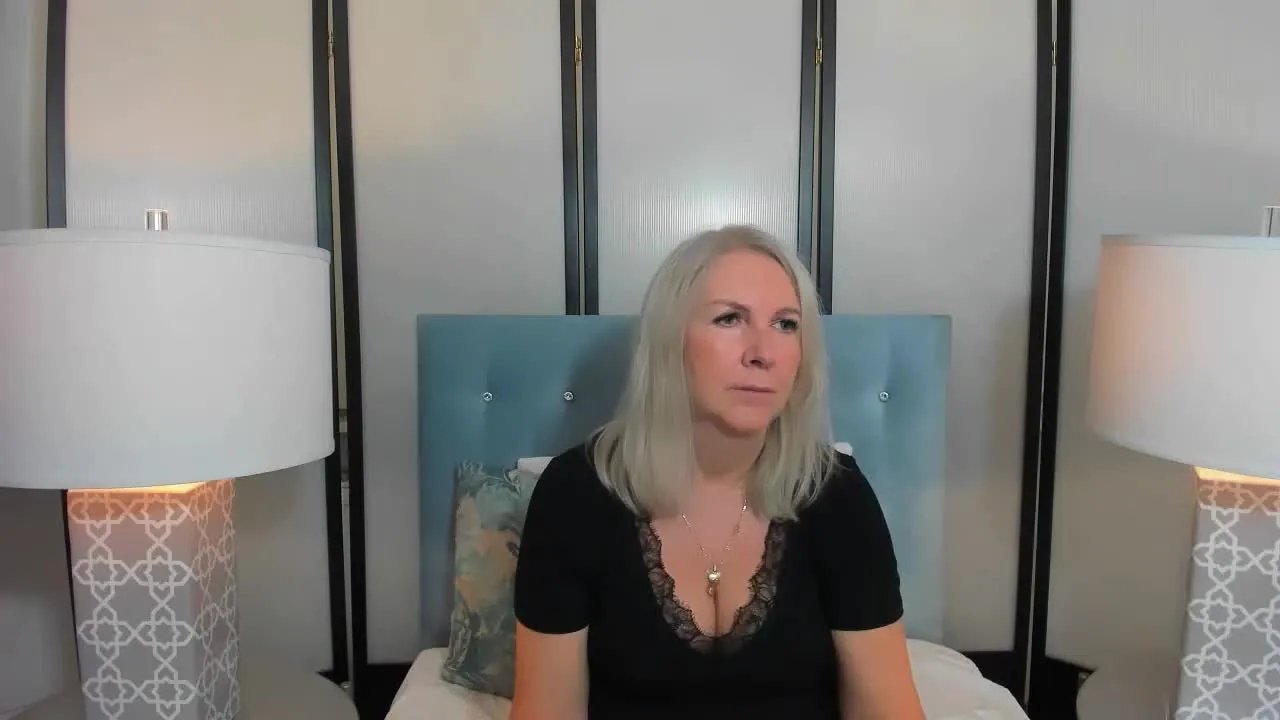 Offline EricaWOMAN on Streamray