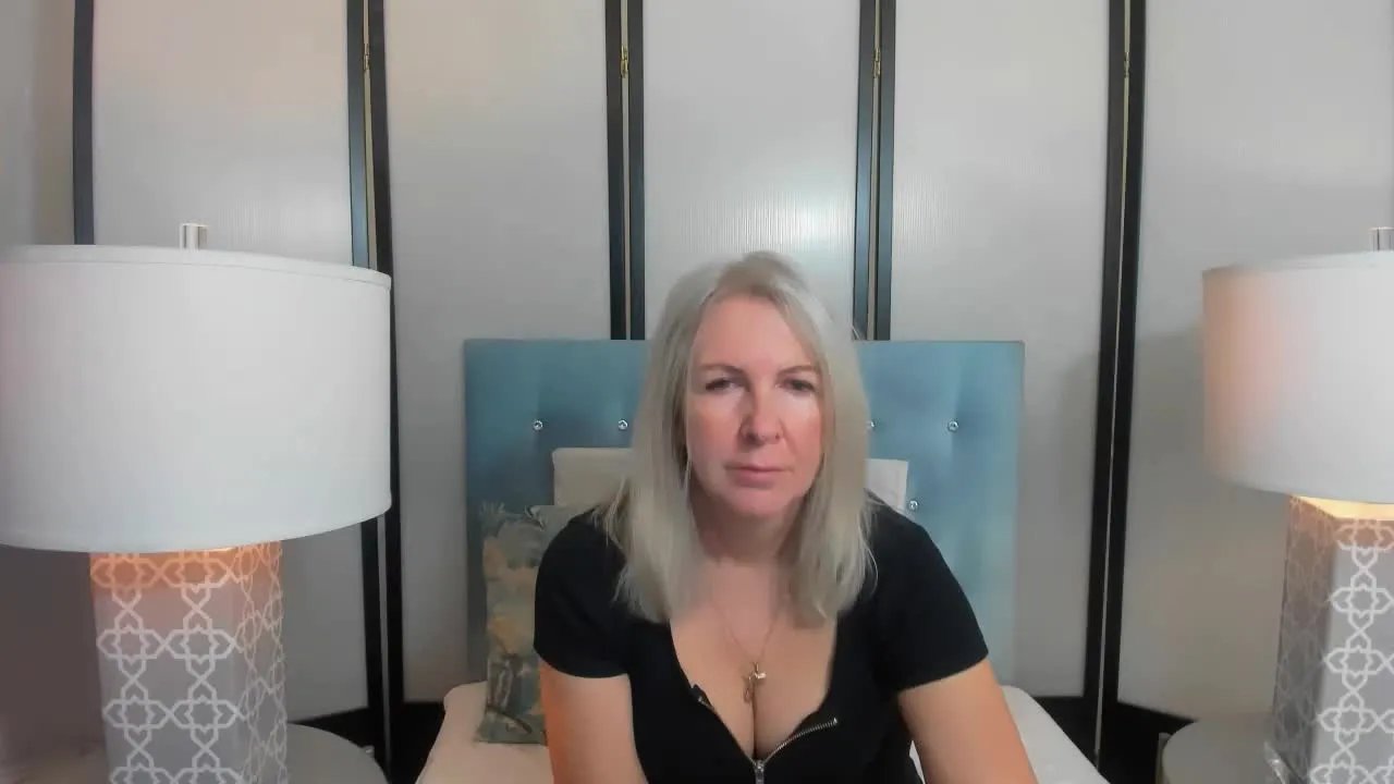 Offline EricaWOMAN on Streamray