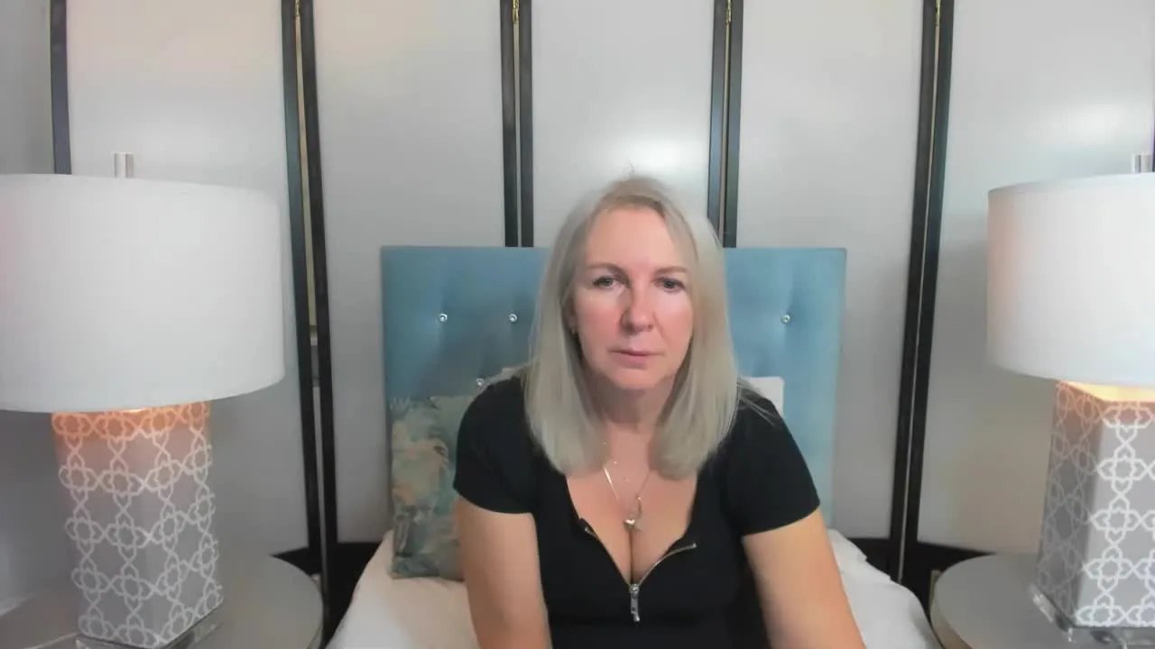 Offline EricaWOMAN on Streamray