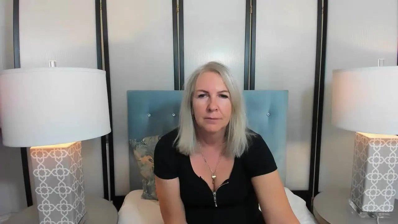 Offline EricaWOMAN on Streamray