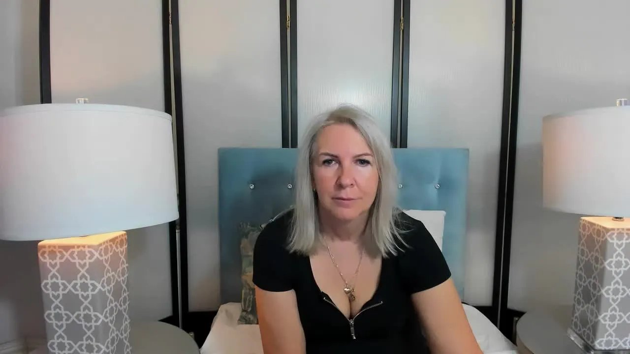 Offline EricaWOMAN on Streamray