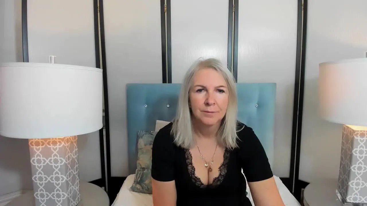 Offline EricaWOMAN on Streamray