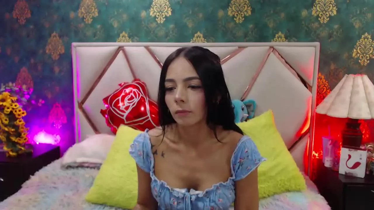 Offline EvelinLuna on Streamray