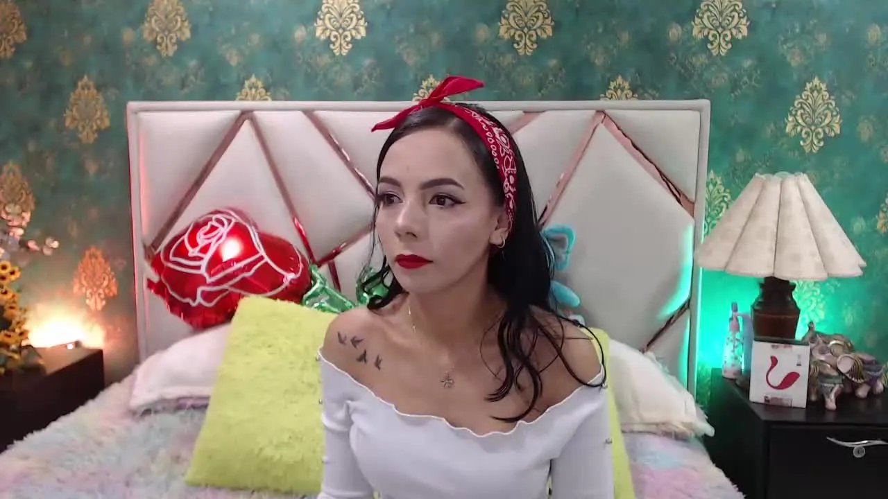 Offline EvelinLuna on Streamray