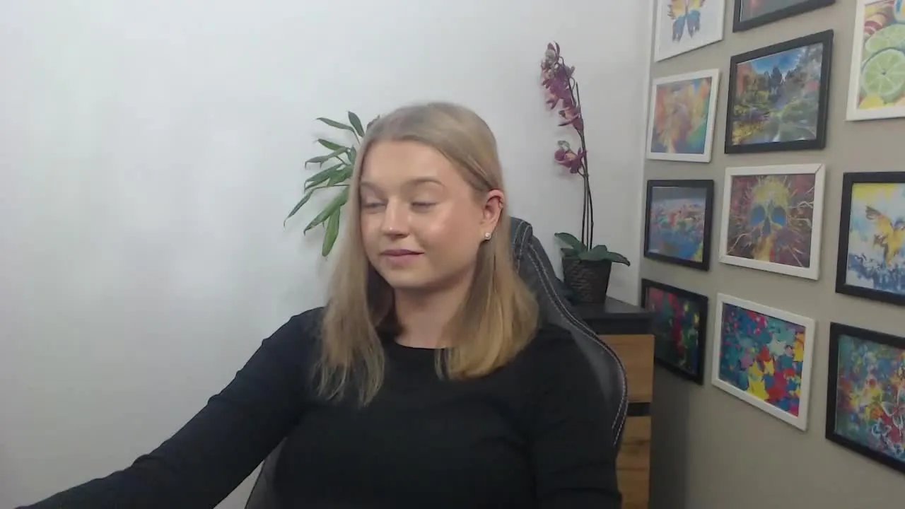 Offline littleERICA on Streamray