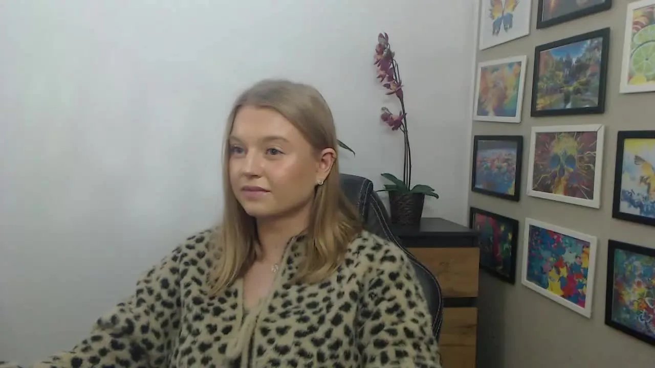 Offline littleERICA on Streamray