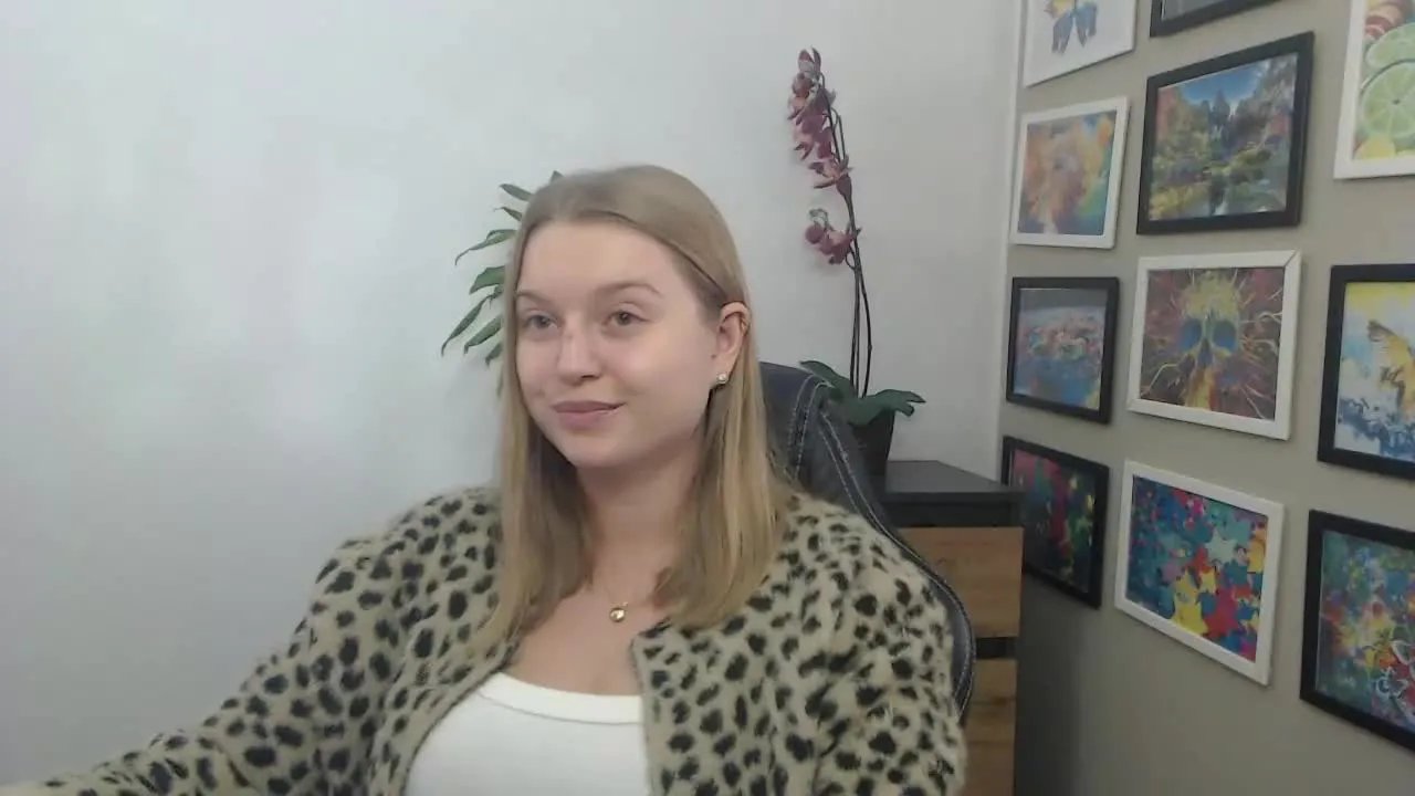 Offline littleERICA on Streamray