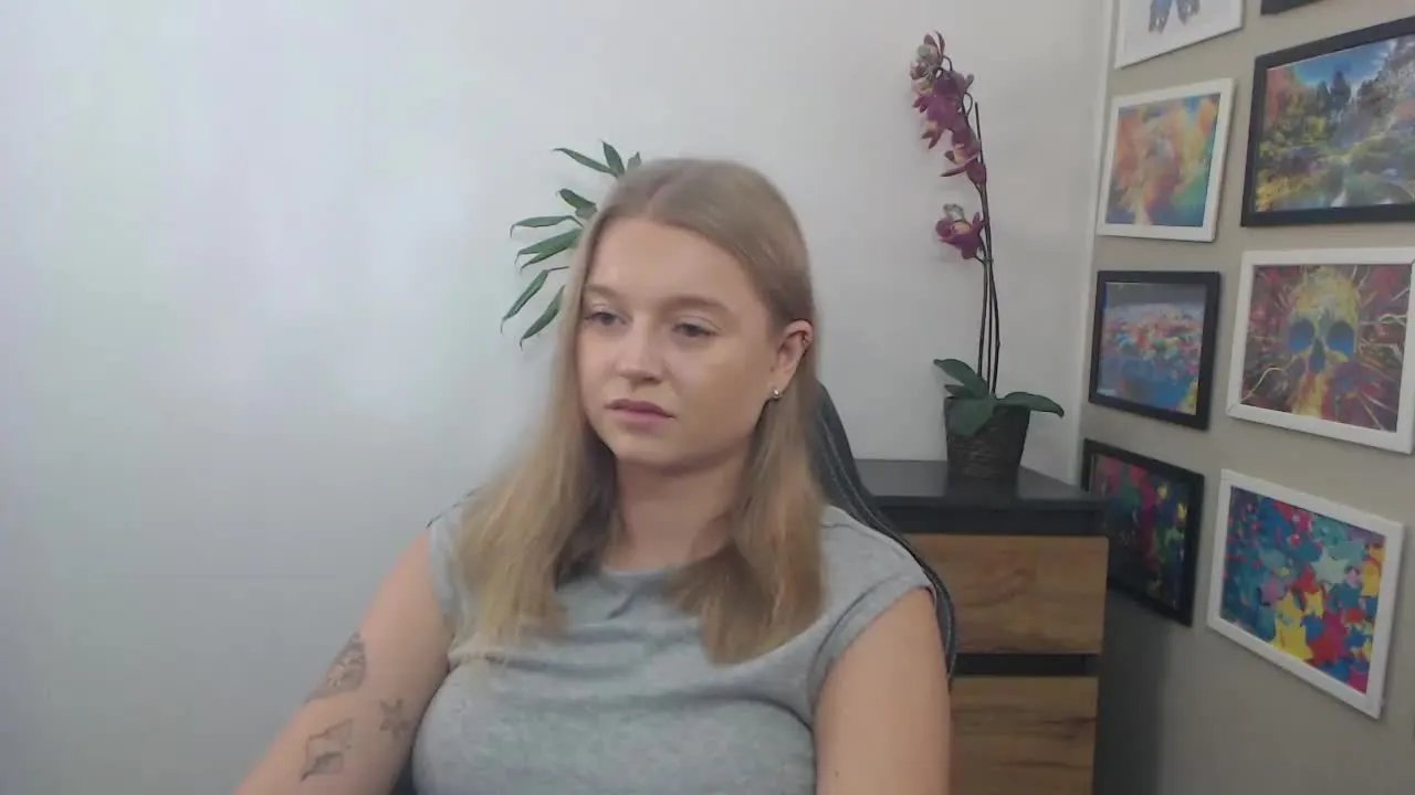 Offline littleERICA on Streamray