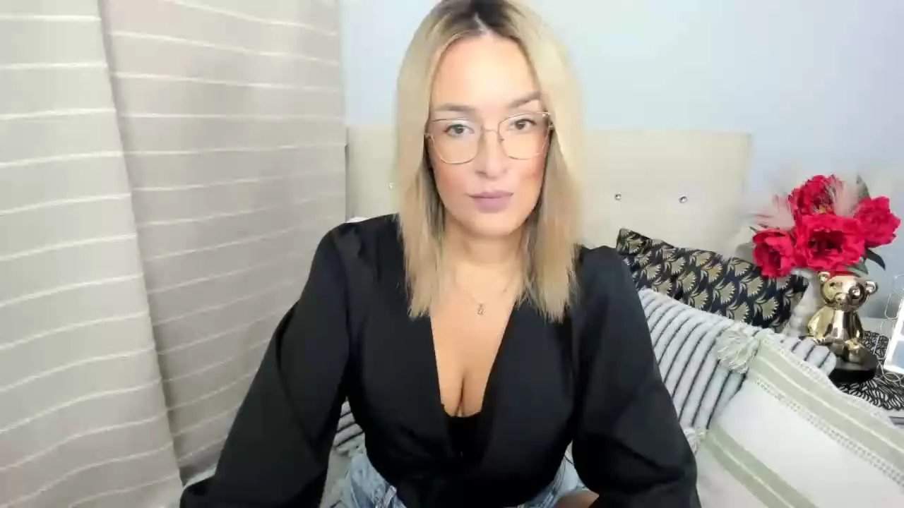 Offline MollyFlowers on Streamray