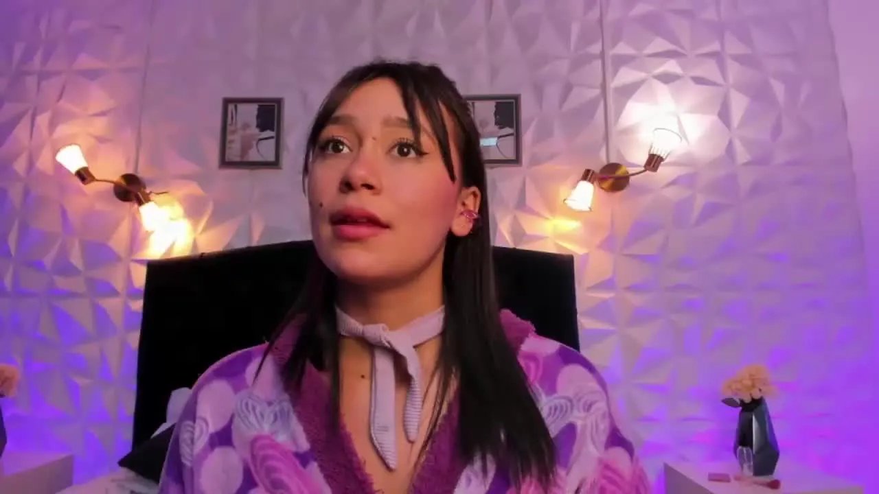 Offline SaraaMillerr on Streamray