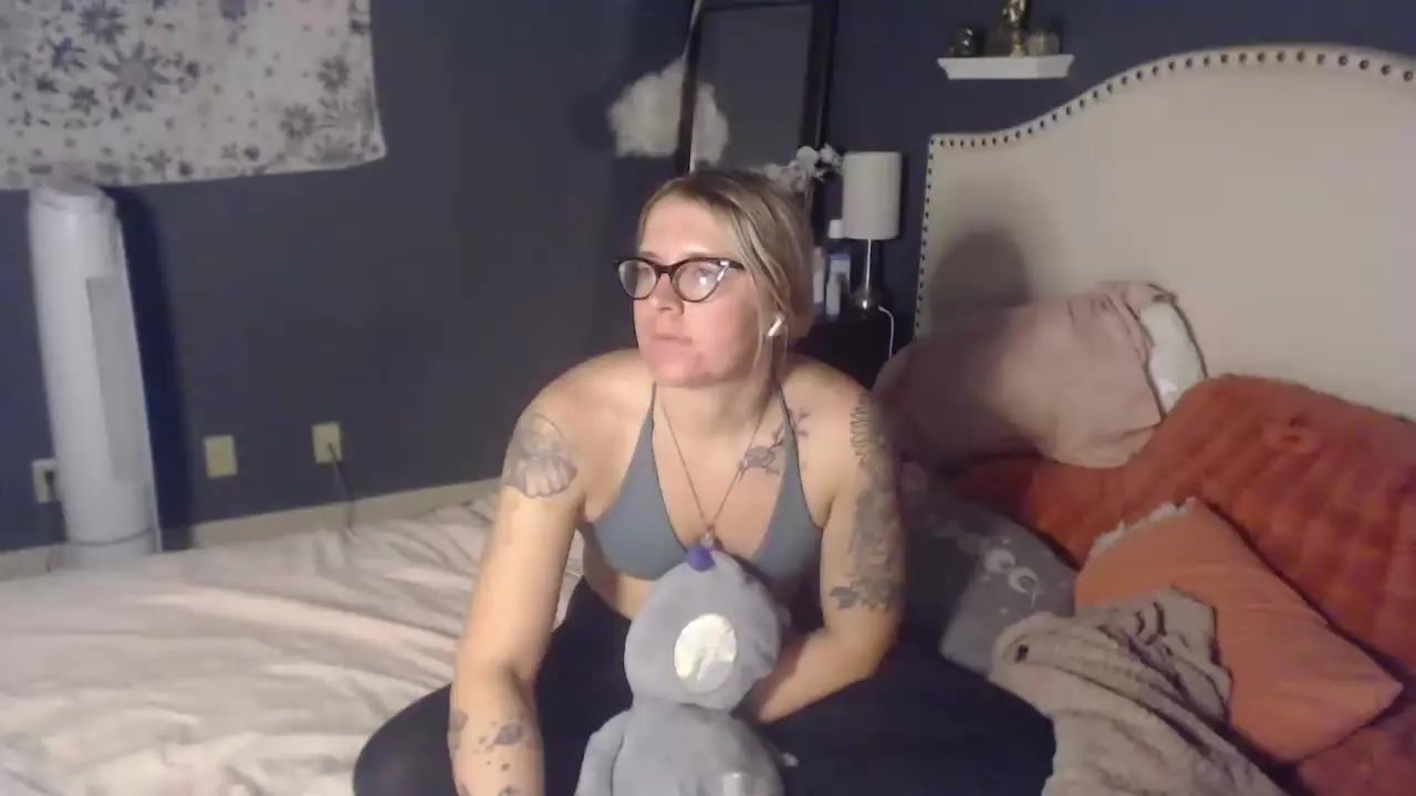 Offline SnowWhiteXo on Streamray