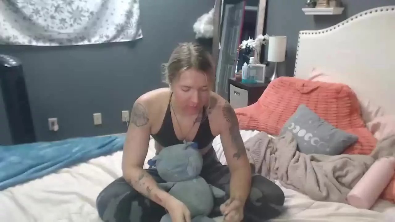 Offline SnowWhiteXo on Streamray