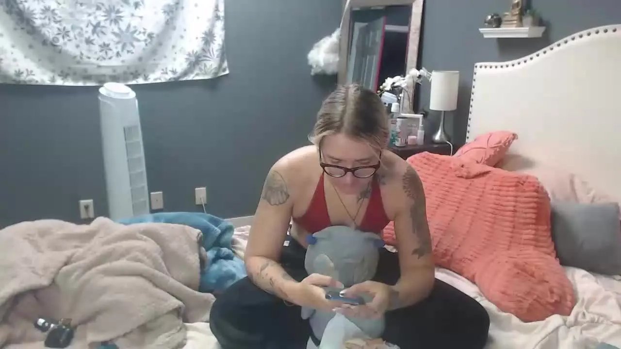 Offline SnowWhiteXo on Streamray