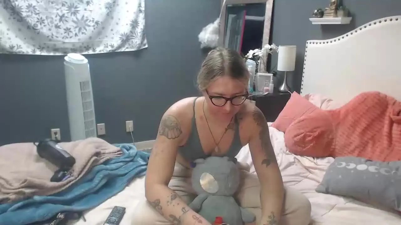 Offline SnowWhiteXo on Streamray