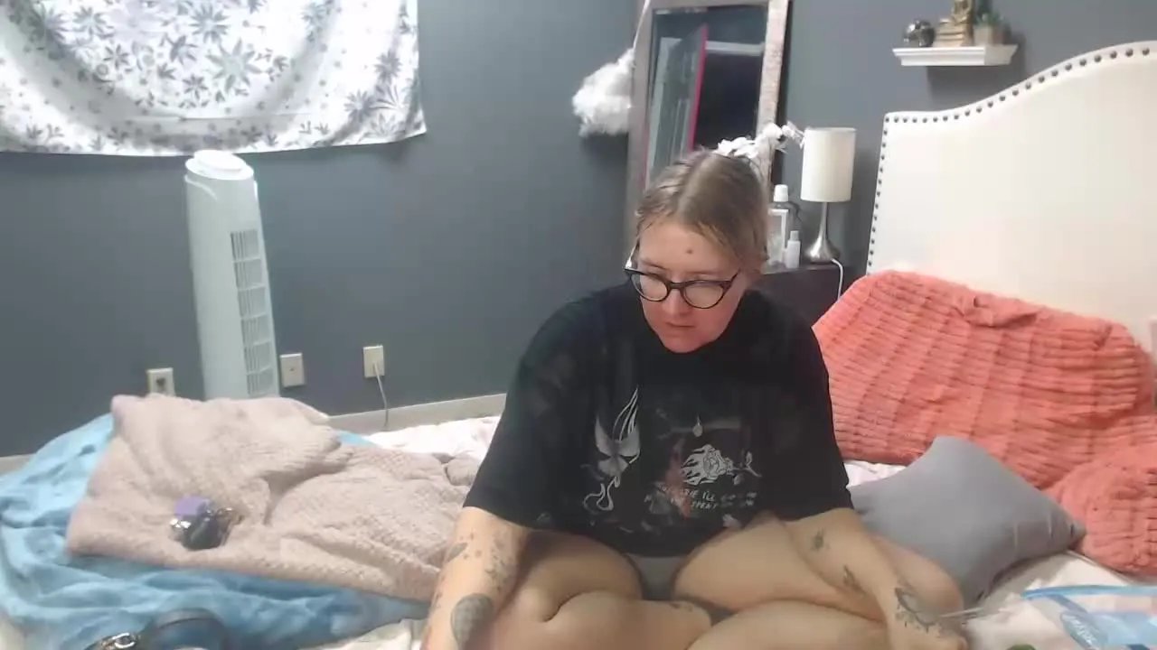 Offline SnowWhiteXo on Streamray