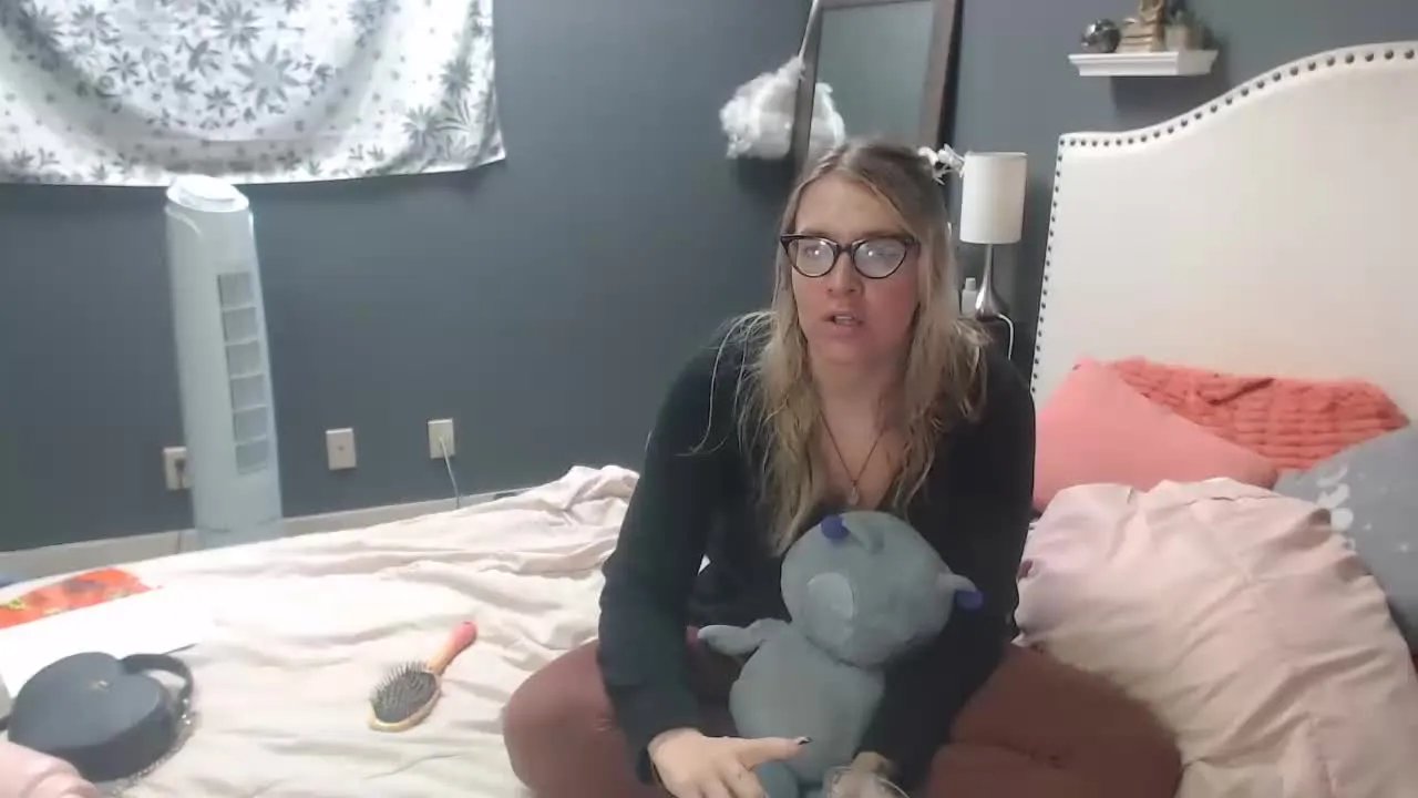 Offline SnowWhiteXo on Streamray