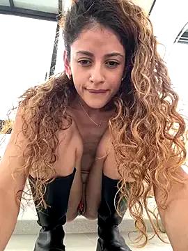 Freechat alana15 on StripChat