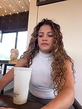 Freechat alana15 on StripChat