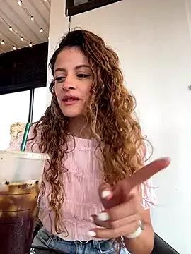 Freechat alana15 on StripChat