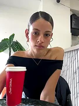 Freechat alana15 on StripChat