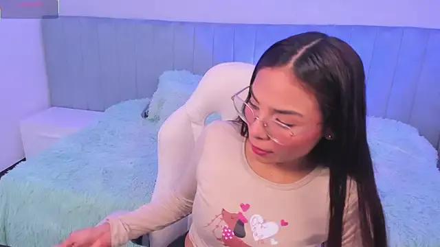 Freechat amira_cute2 on StripChat