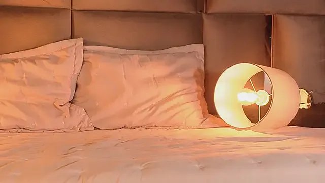 Freechat angelinepossy on StripChat