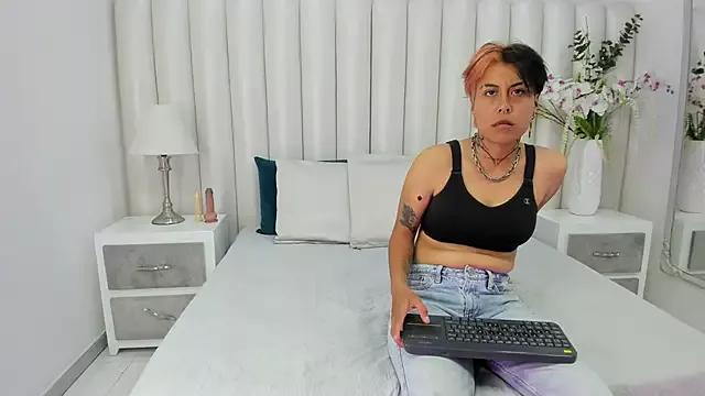 AnnieAndReach on StripChat