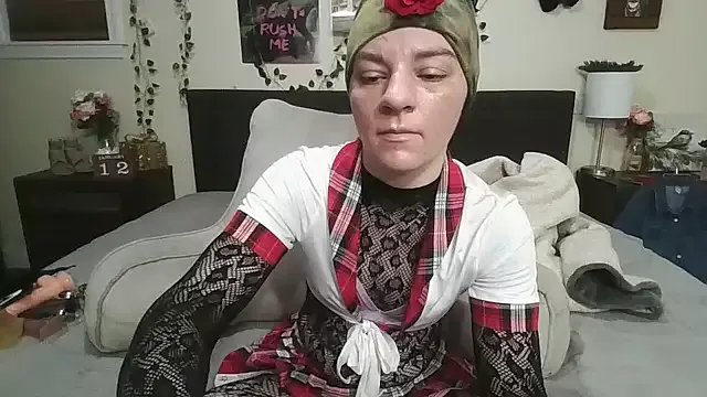 Freechat AverageRose on StripChat