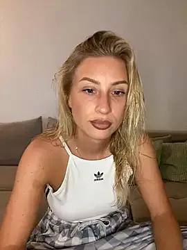 Freechat belle98 on StripChat