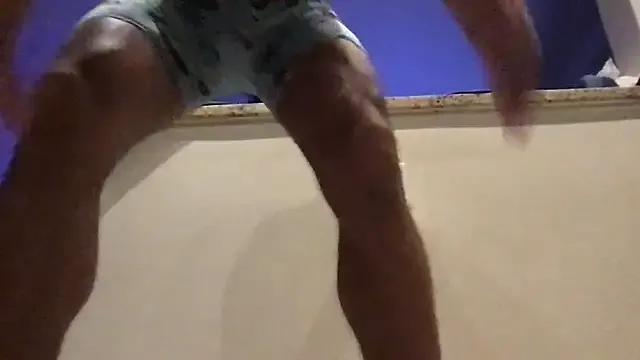 BigGuyMuscle on StripChat 