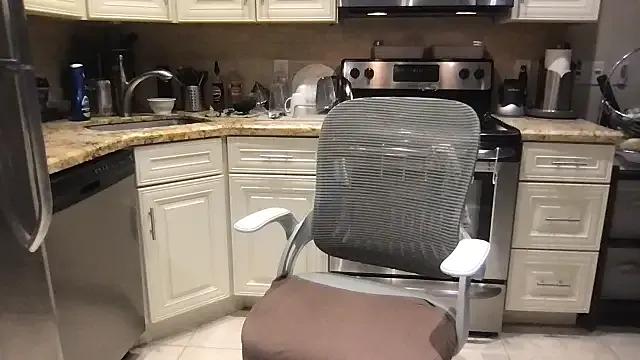 BigGuyMuscle on StripChat 