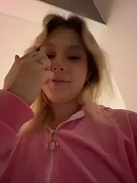 CaitlinSugar on StripChat