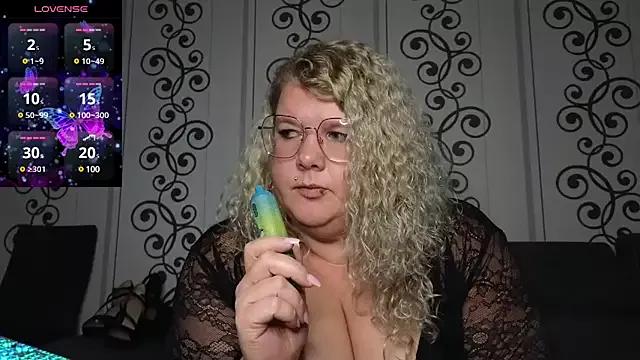 Freechat CurvyAnonymousGirl89 on StripChat