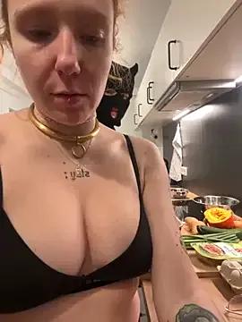 StripChat CutieBliss is Freechat CutieBliss — Plug in ass + 3 videos