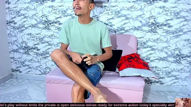 Freechat DoublePleasureX_ on StripChat