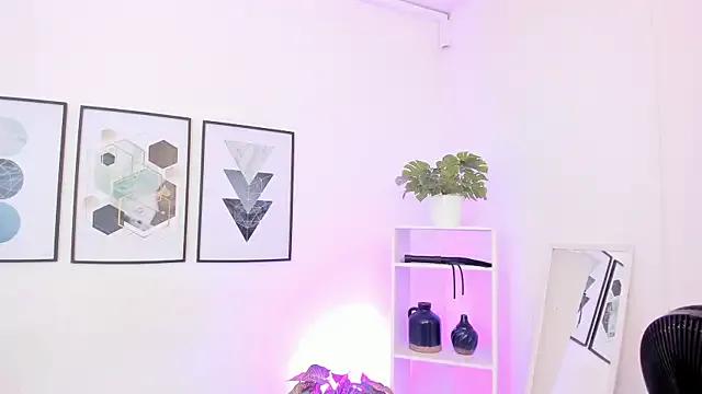 Freechat dullce77 on StripChat