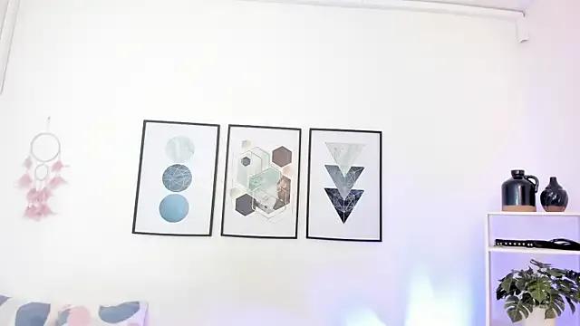 Freechat dullce77 on StripChat