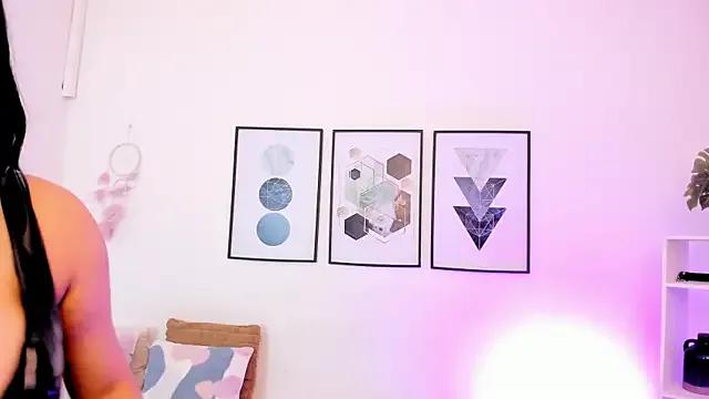 Freechat dullce77 on StripChat