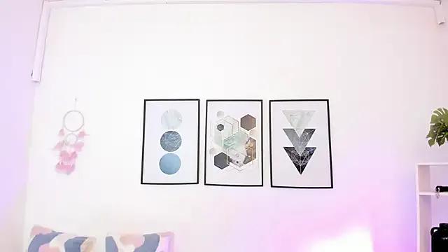 Freechat dullce77 on StripChat