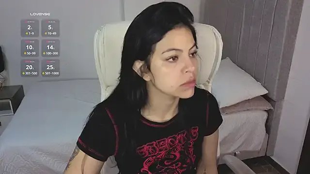 Eliie_Ruizz on StripChat