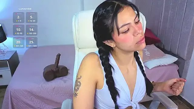 Eliie_Ruizz on StripChat