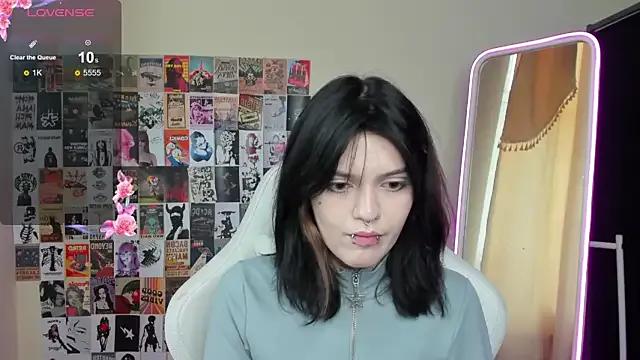 EmmaDarkk on StripChat