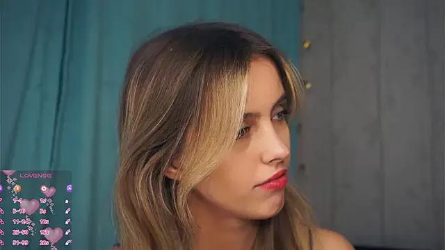 Freechat FannyHewson on StripChat