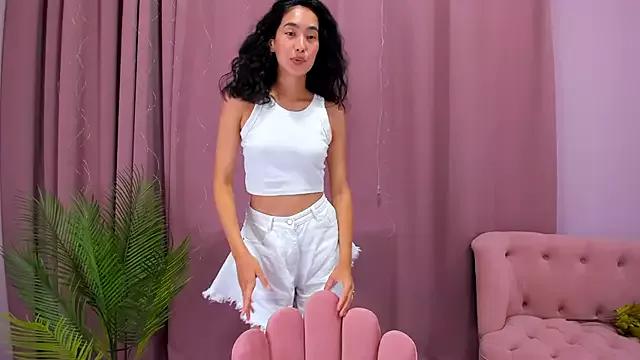 Freechat FlirtyAura on StripChat