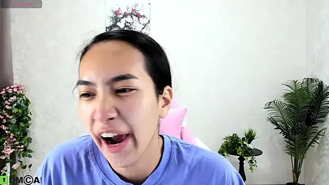 Freechat FlirtyAura on StripChat