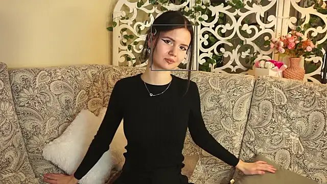 Glow_hollow on StripChat