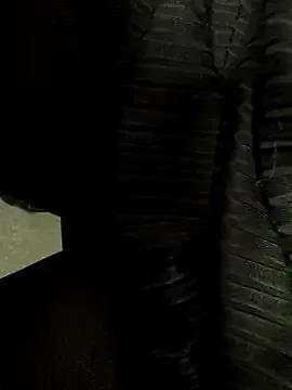 HiddenHoneyLDN on StripChat