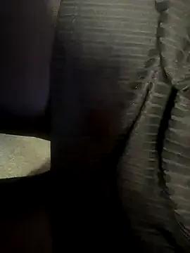 HiddenHoneyLDN on StripChat