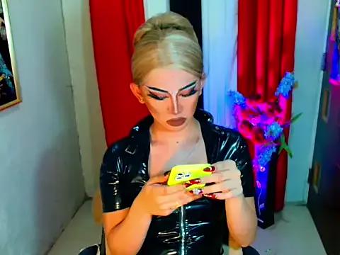 HOLLYWOOD_QUEEN_88 on StripChat