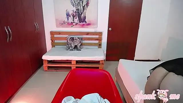 Freechat hornystepmommy on StripChat